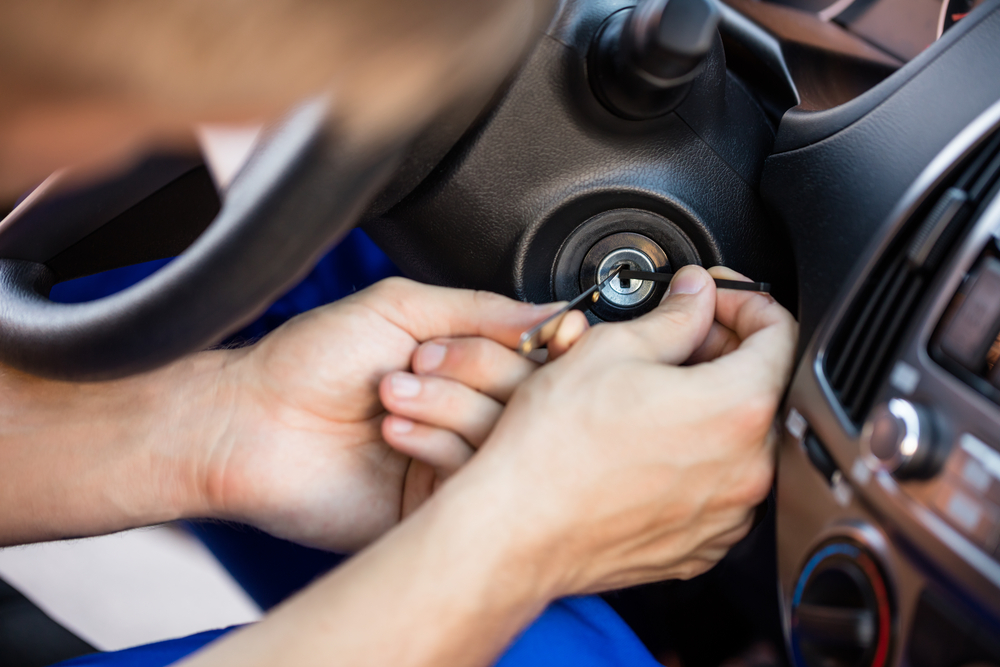 Top 4 Things To Know Before You Hire An Auto Locksmith